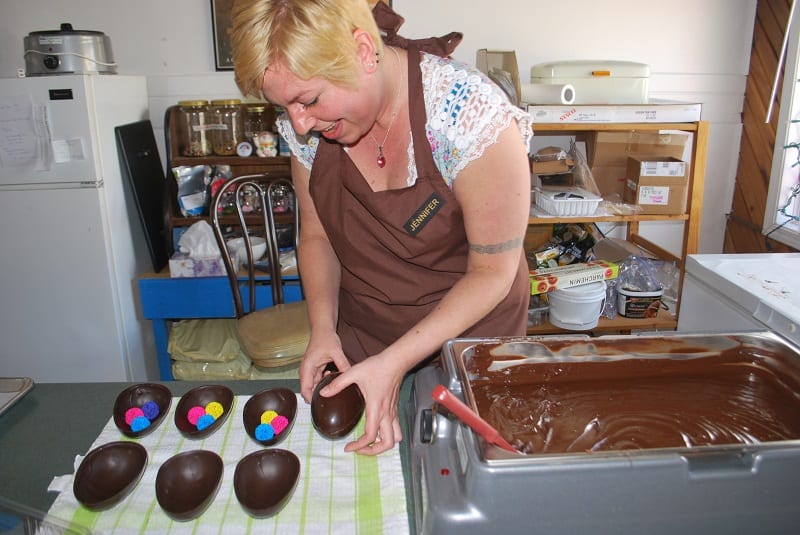 2013.03.20 Jennifer making chocolate