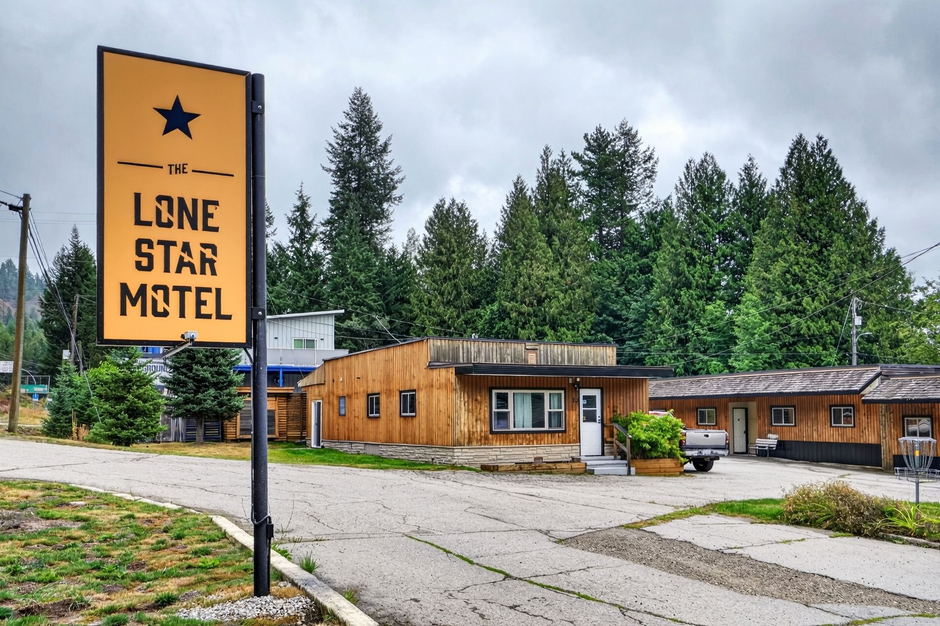 004p_LonestarMotel