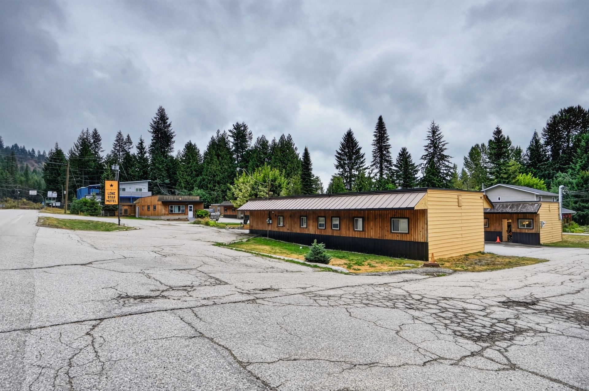 007p_LonestarMotel